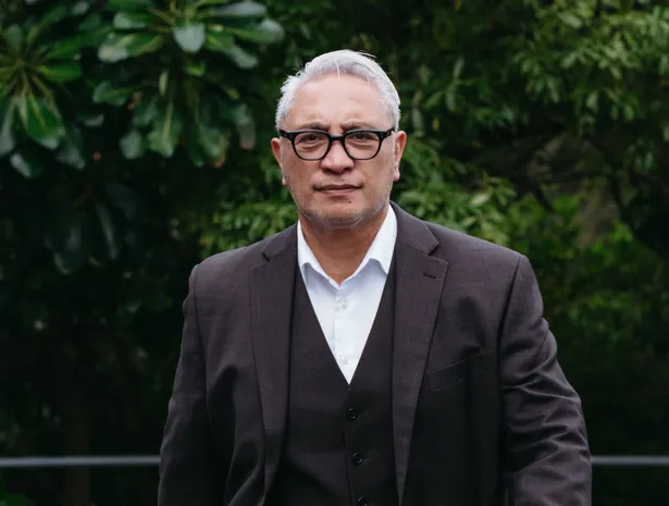 Alfred  Ngaro